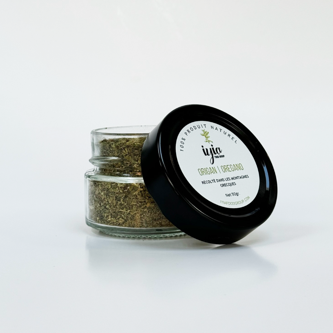 Dried oregano in a 50g glass jar, showing the quantity and texture. Ideal for both home and professional cooking.